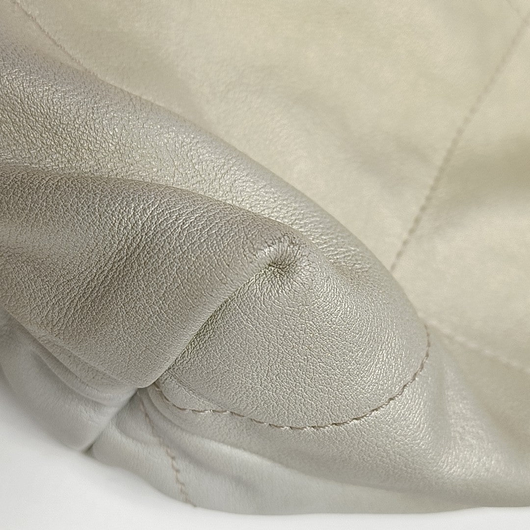 CHANEL 22 Medium Quilted Calfskin White