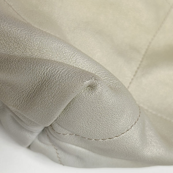 CHANEL 22 Medium Quilted Calfskin White