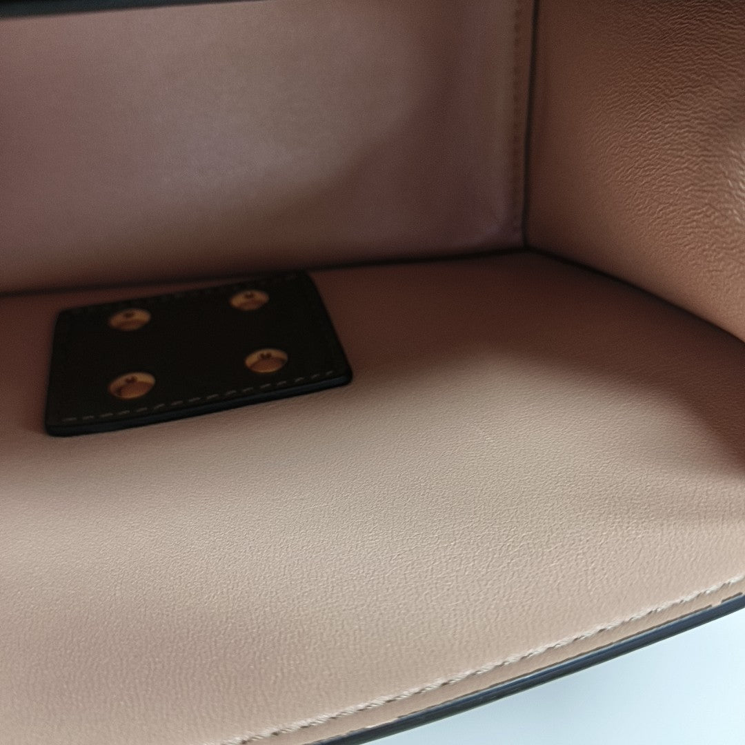 Kan U Calfskin Green