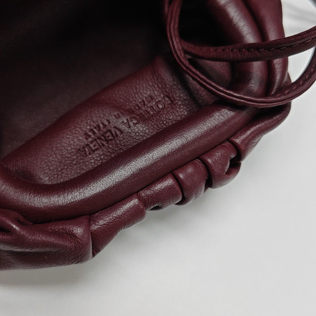 Authenticated pre-owned  The Pouch Calfskin Red - Shoulder Bag at Looply