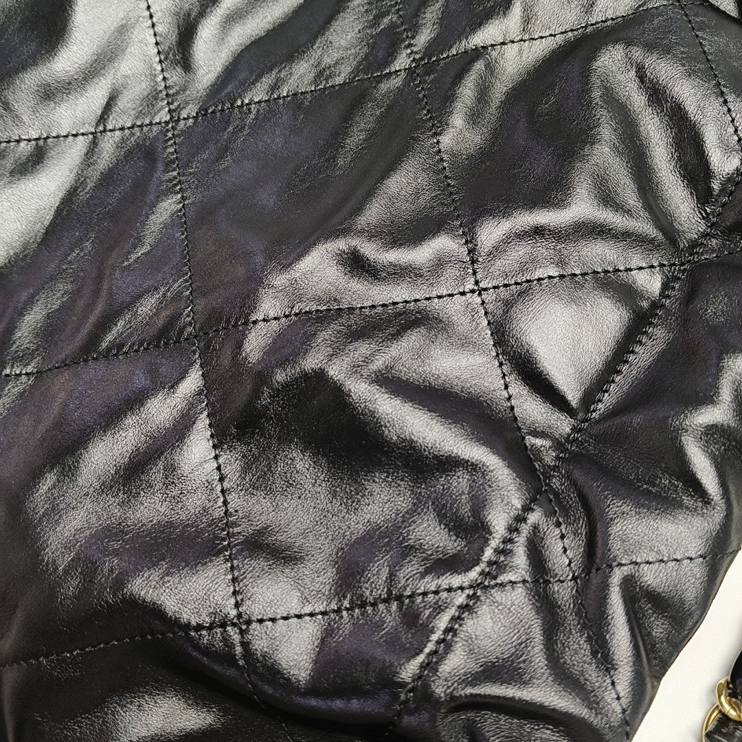 CHANEL 22 Small Quilted Calfskin Black