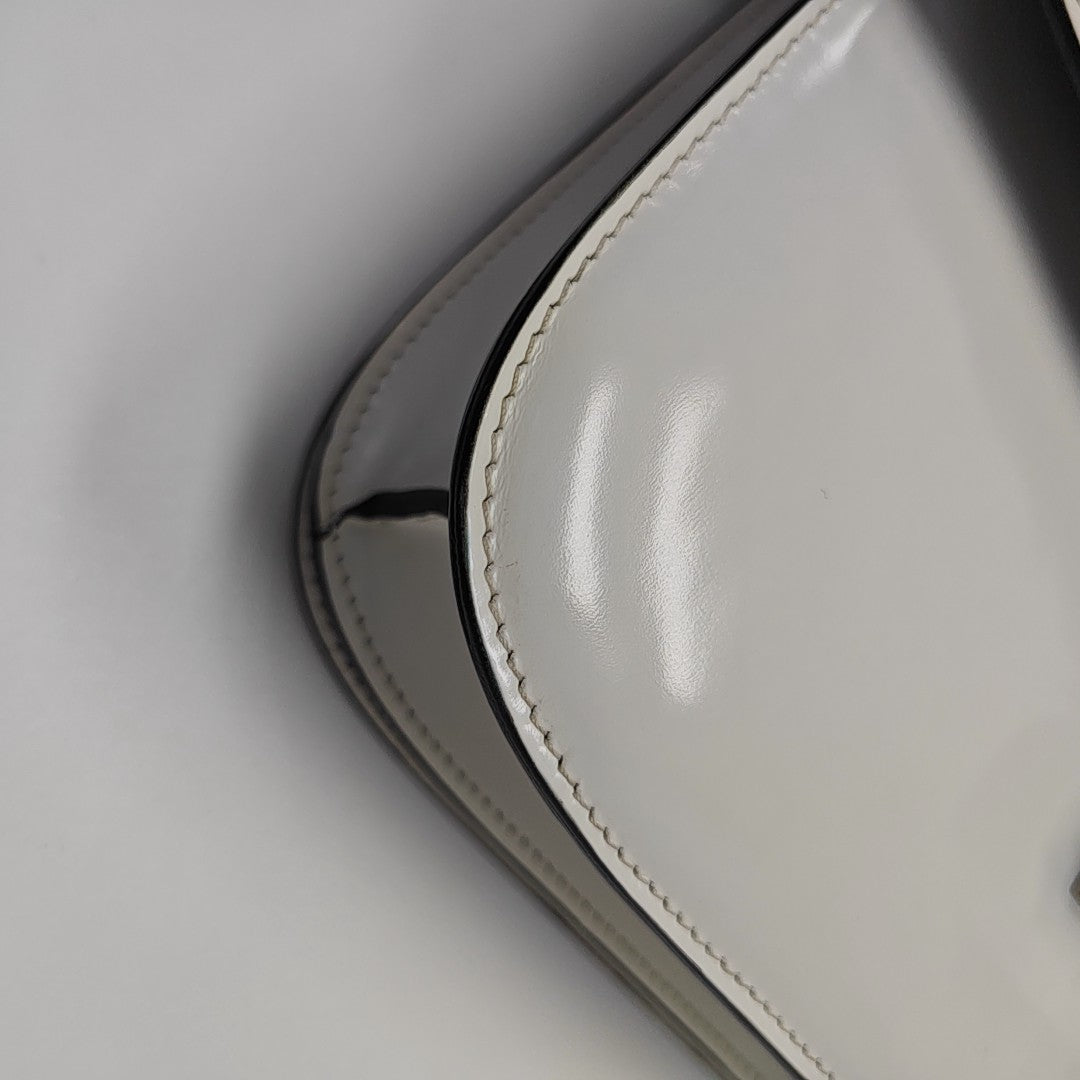 CLASSIC BOX Medium Calfskin White
