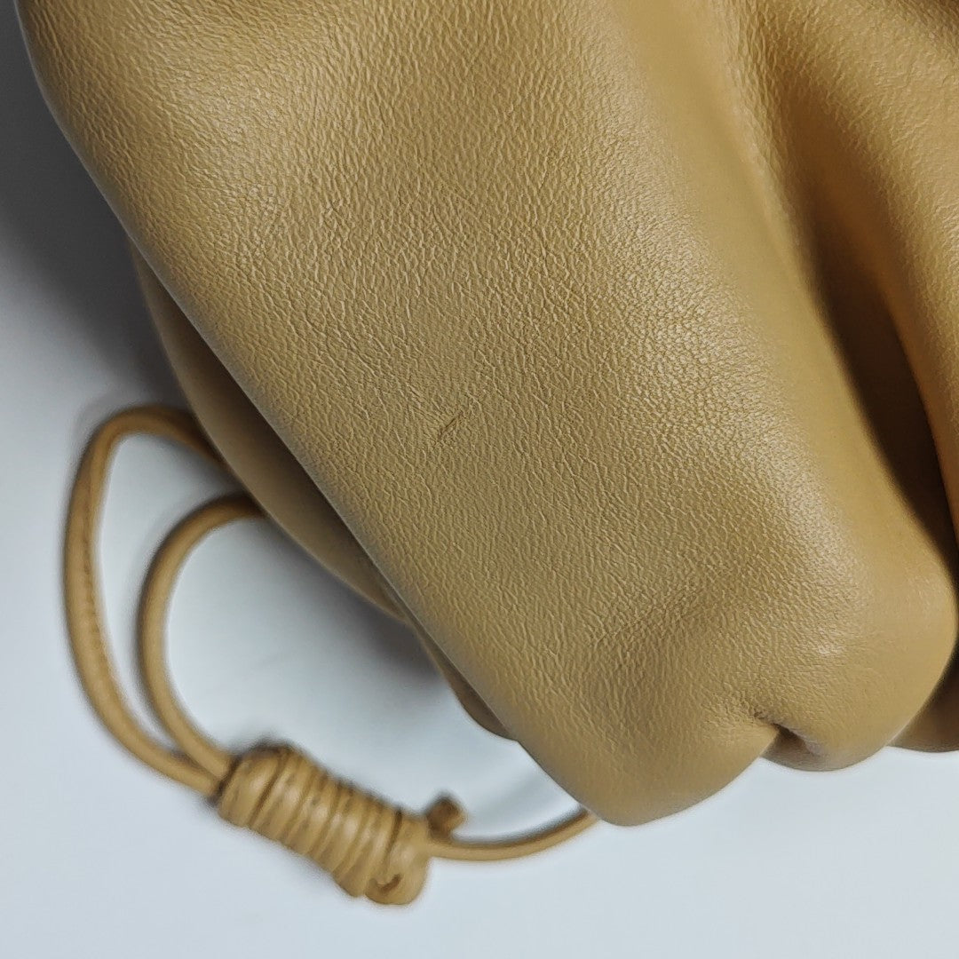 The Pouch Mini Calfskin Beige