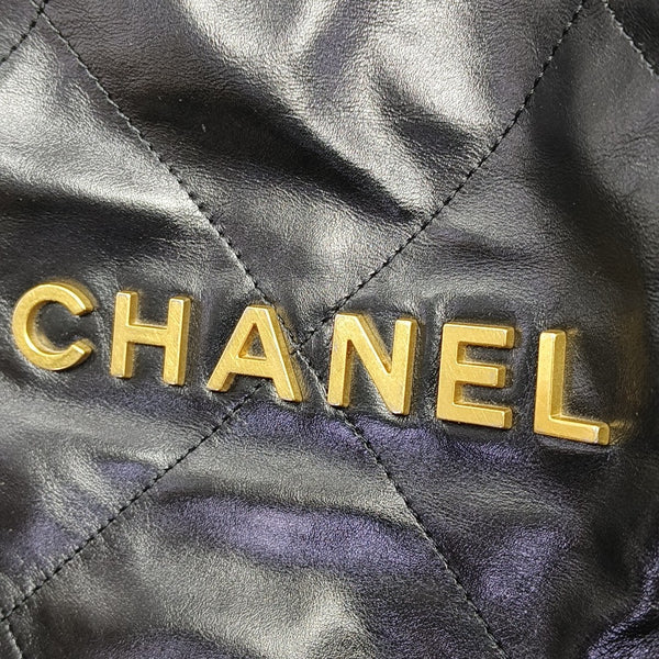 CHANEL 22 Medium Quilted Calfskin Black