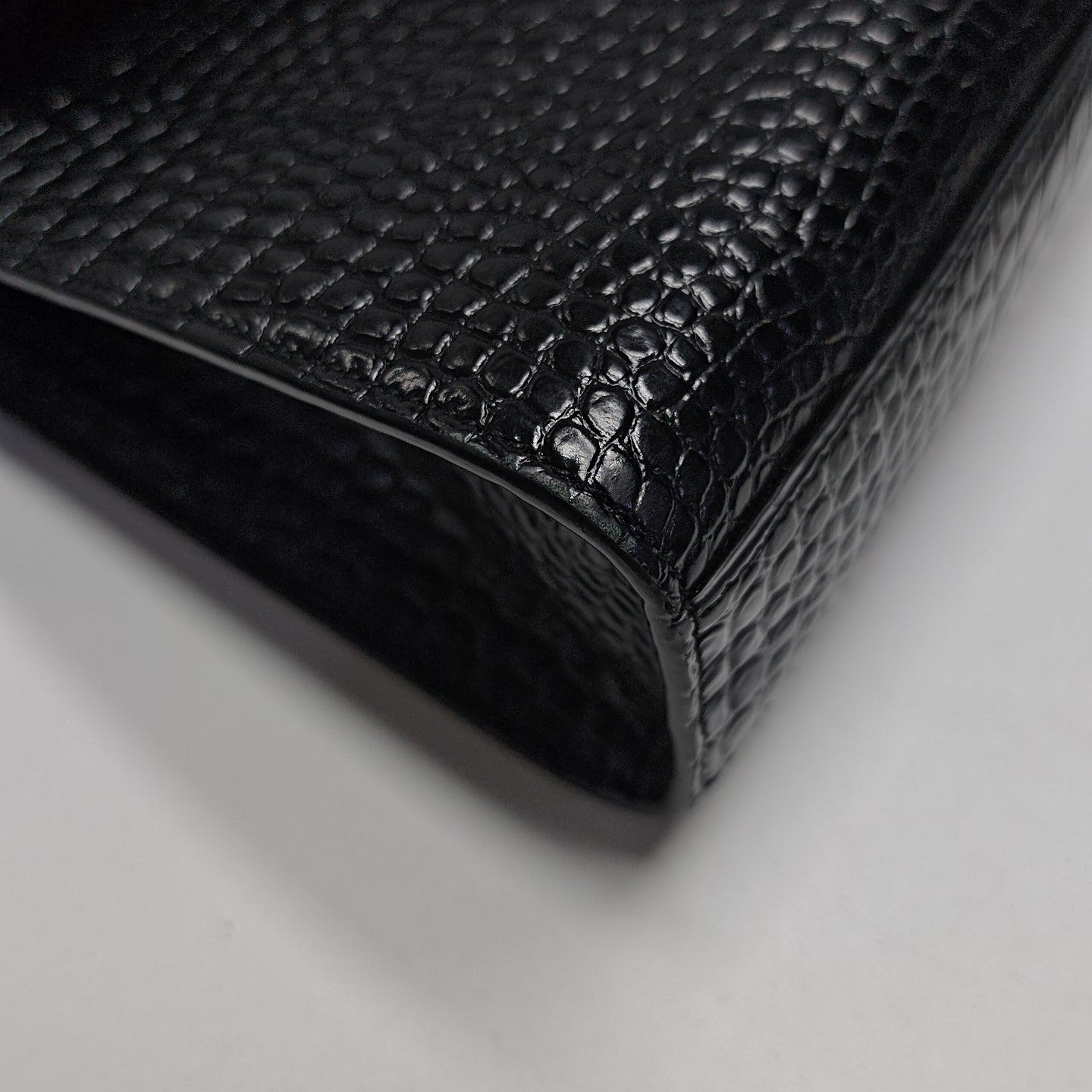 MANHATTAN Medium Calfskin Black
