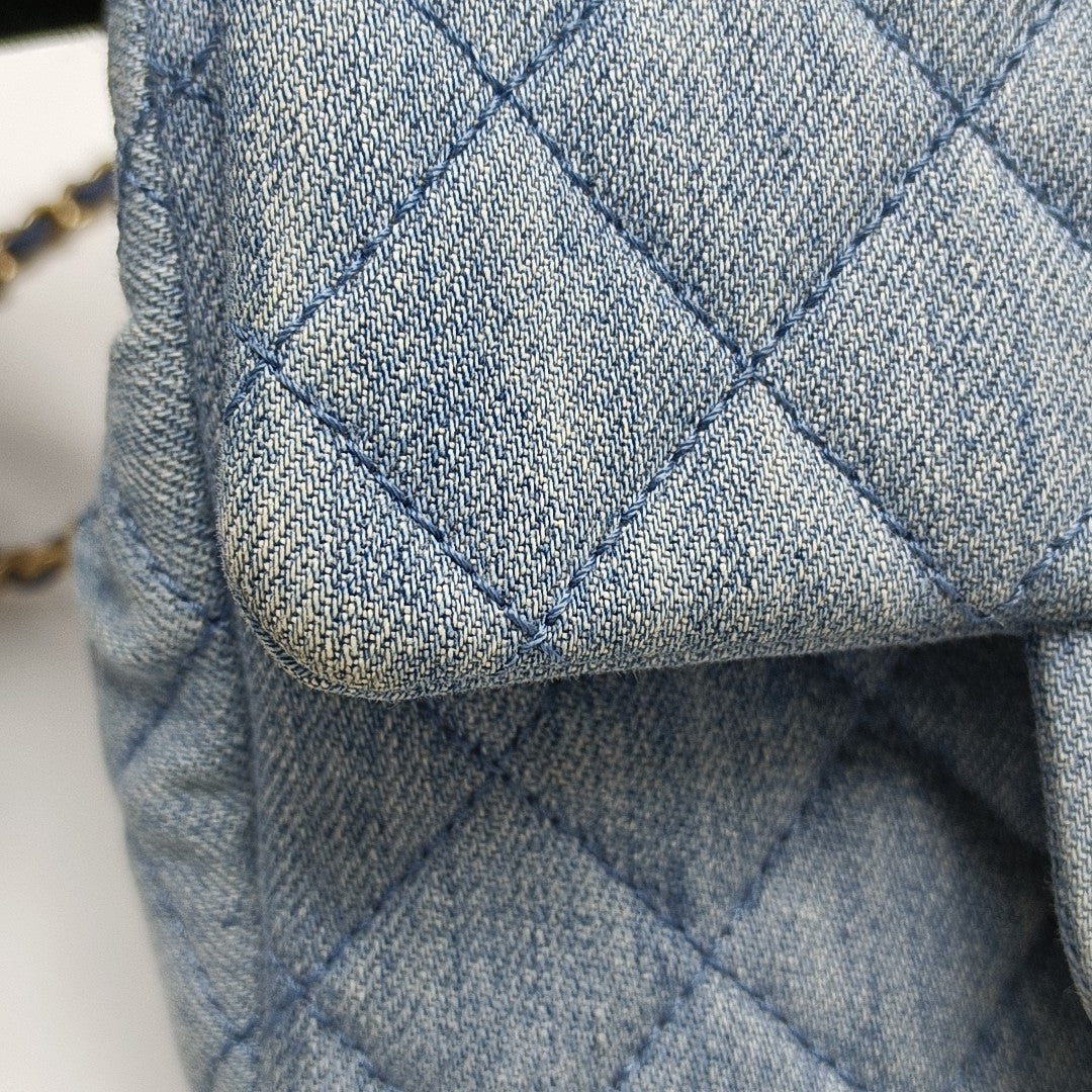 CLASSIC FLAP Mini Quilted Denim Blue
