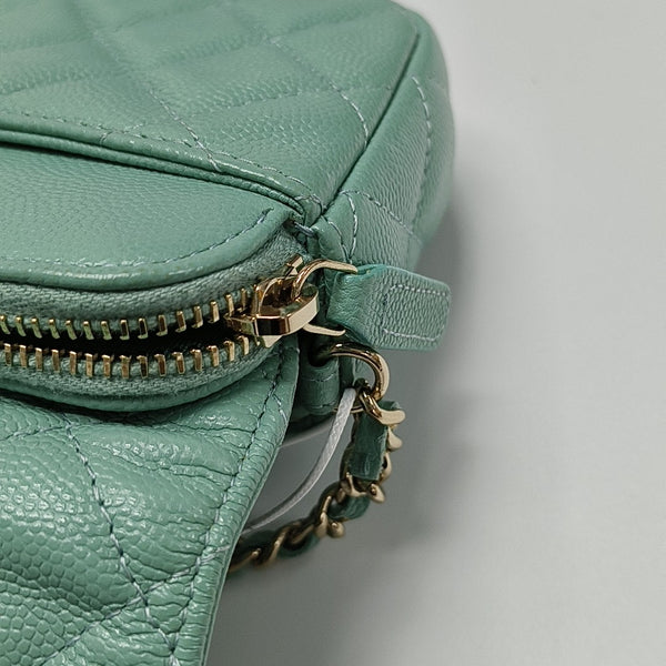 Authenticated pre-owned  CLASSIC FLAP Quilted Lambskin Green - Shoulder Bag at Looply