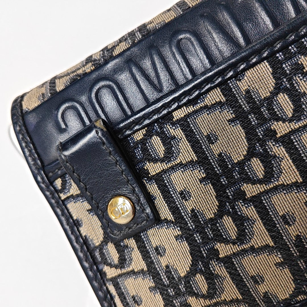 Authenticated pre-owned  30 Montaigne Monogram Canvas Blue - Shoulder Bag at Looply