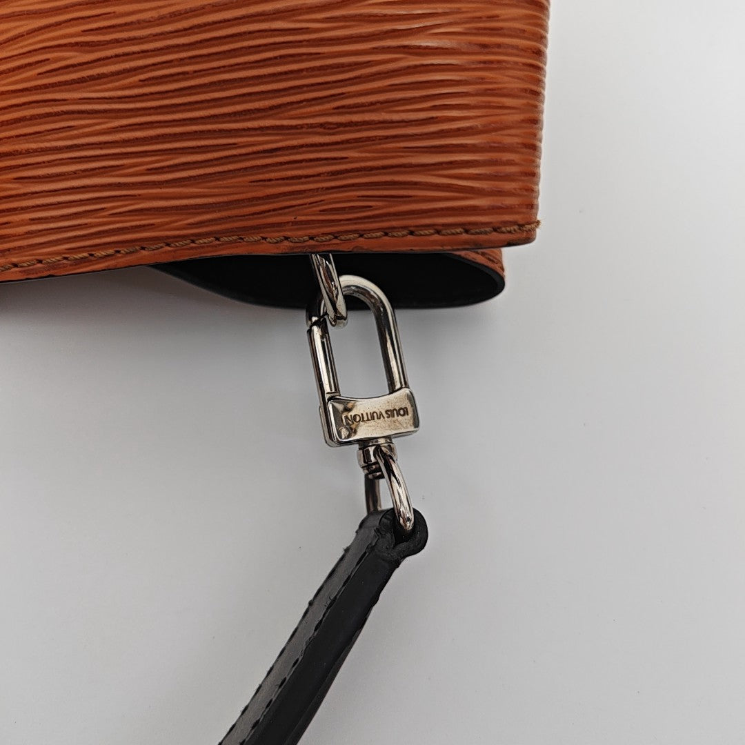 Authenticated pre-owned  NÉONOÉ MM Epi Brown - Bucket Bag at Looply