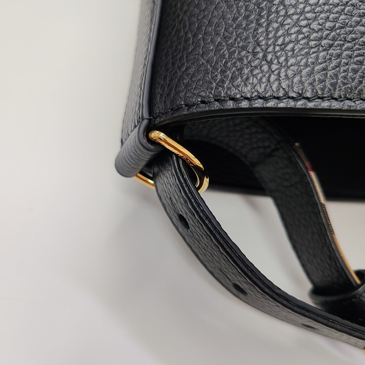 The Bucket Medium Calfskin Black