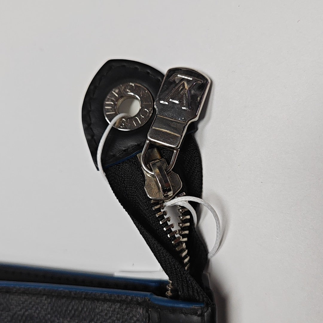 Pochette Voyag MM Damier Graphite Coated Canvas Gray