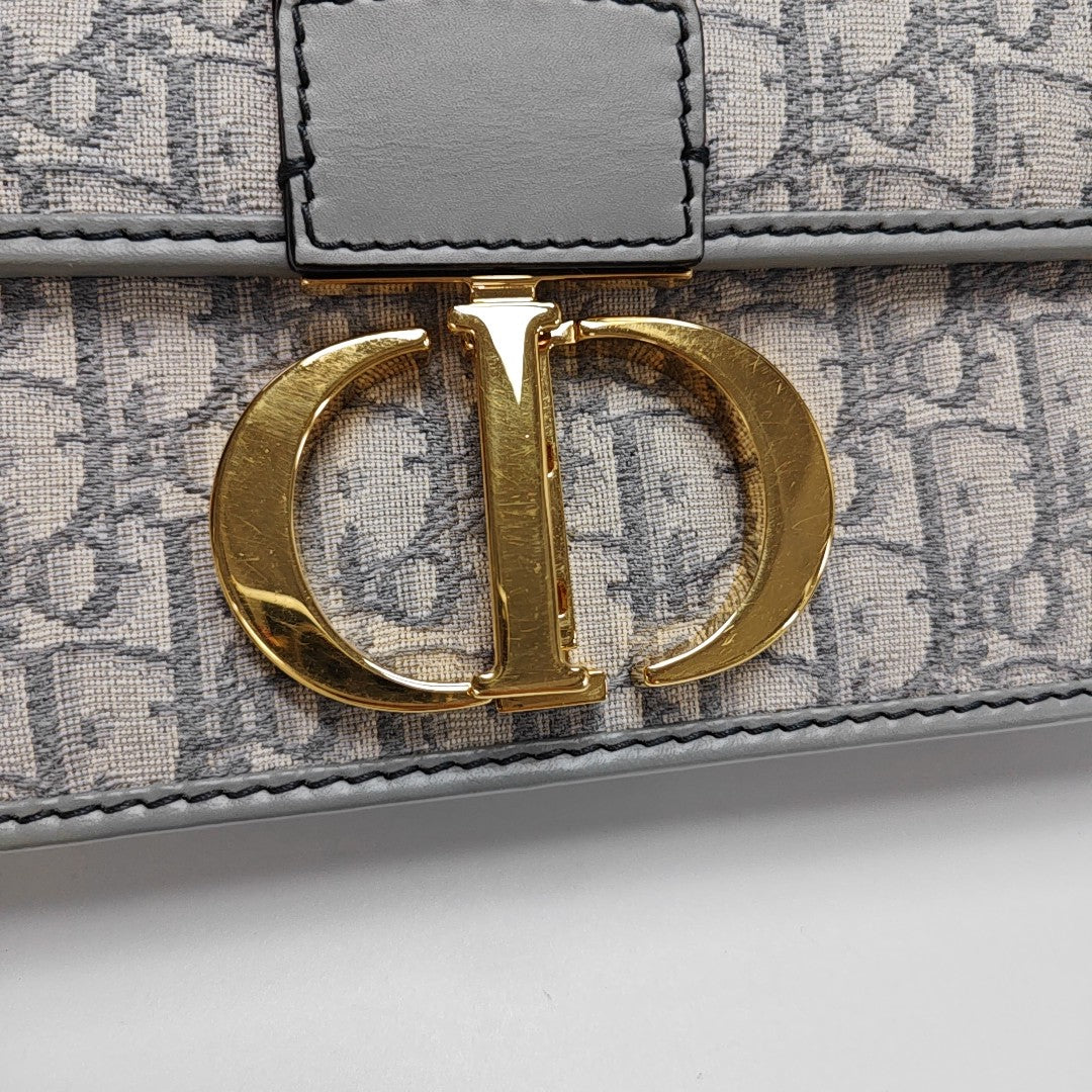 30 Montaigne Oblique Canvas Gray