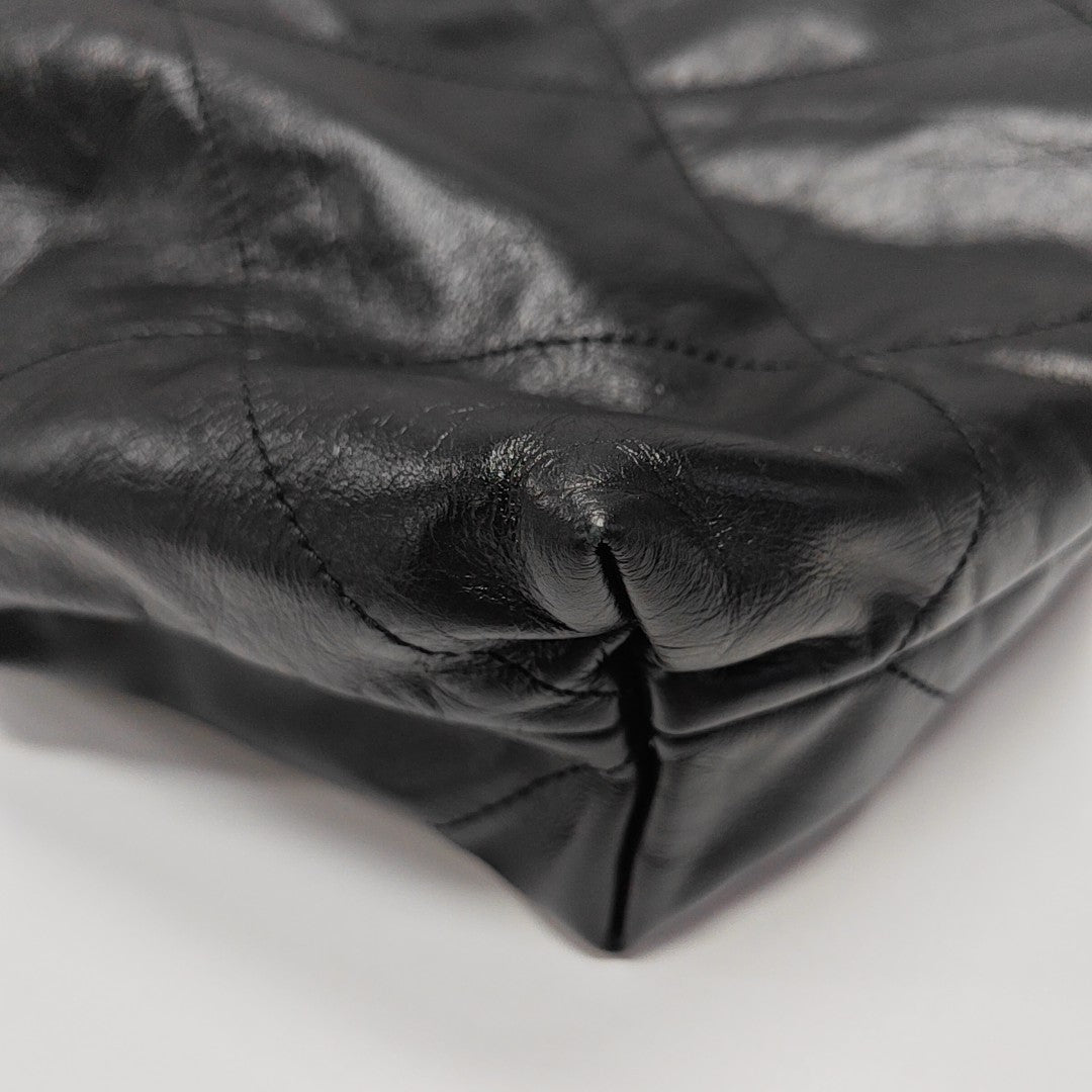 CHANEL 22 Medium Quilted Calfskin Black