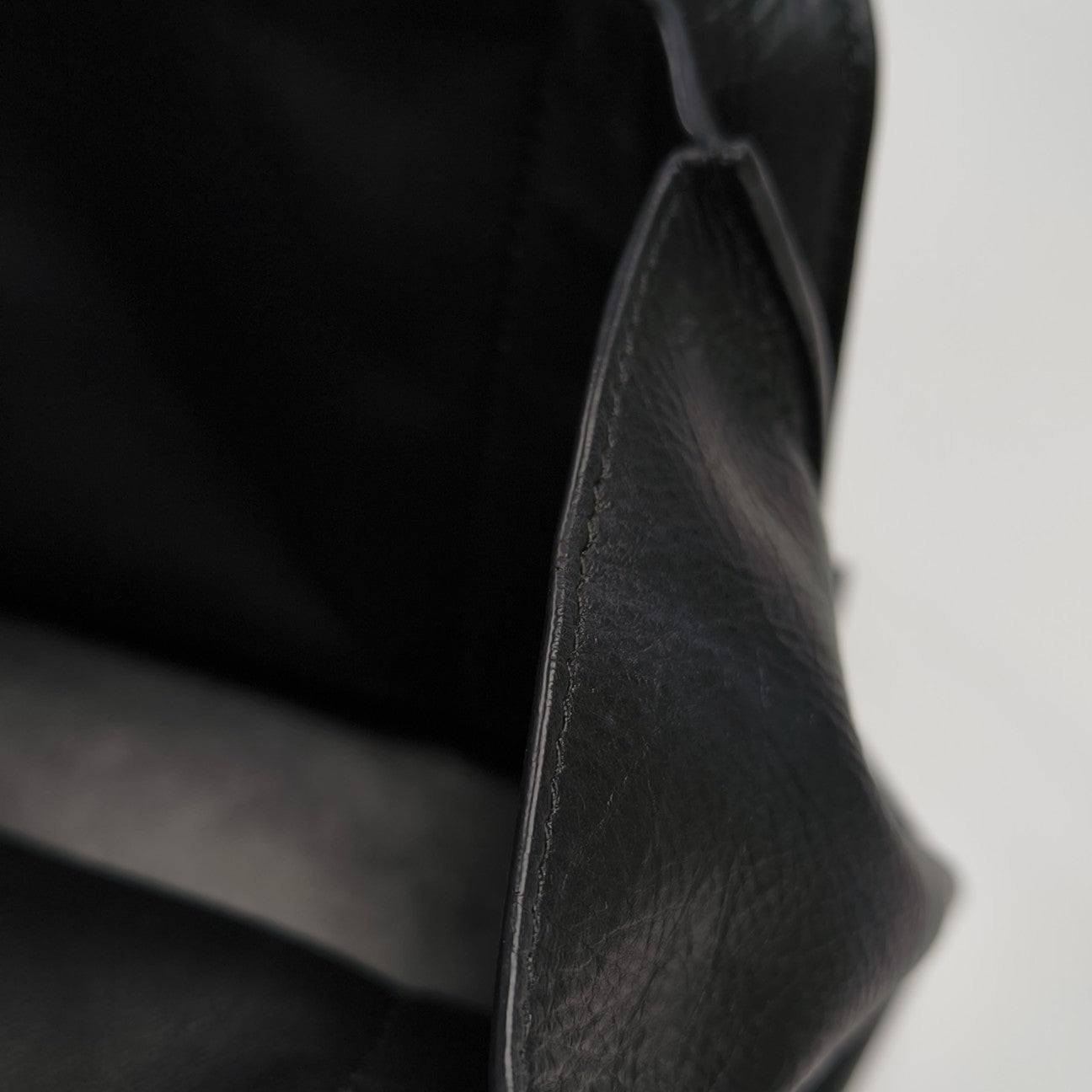 Crush Medium Calfskin Black