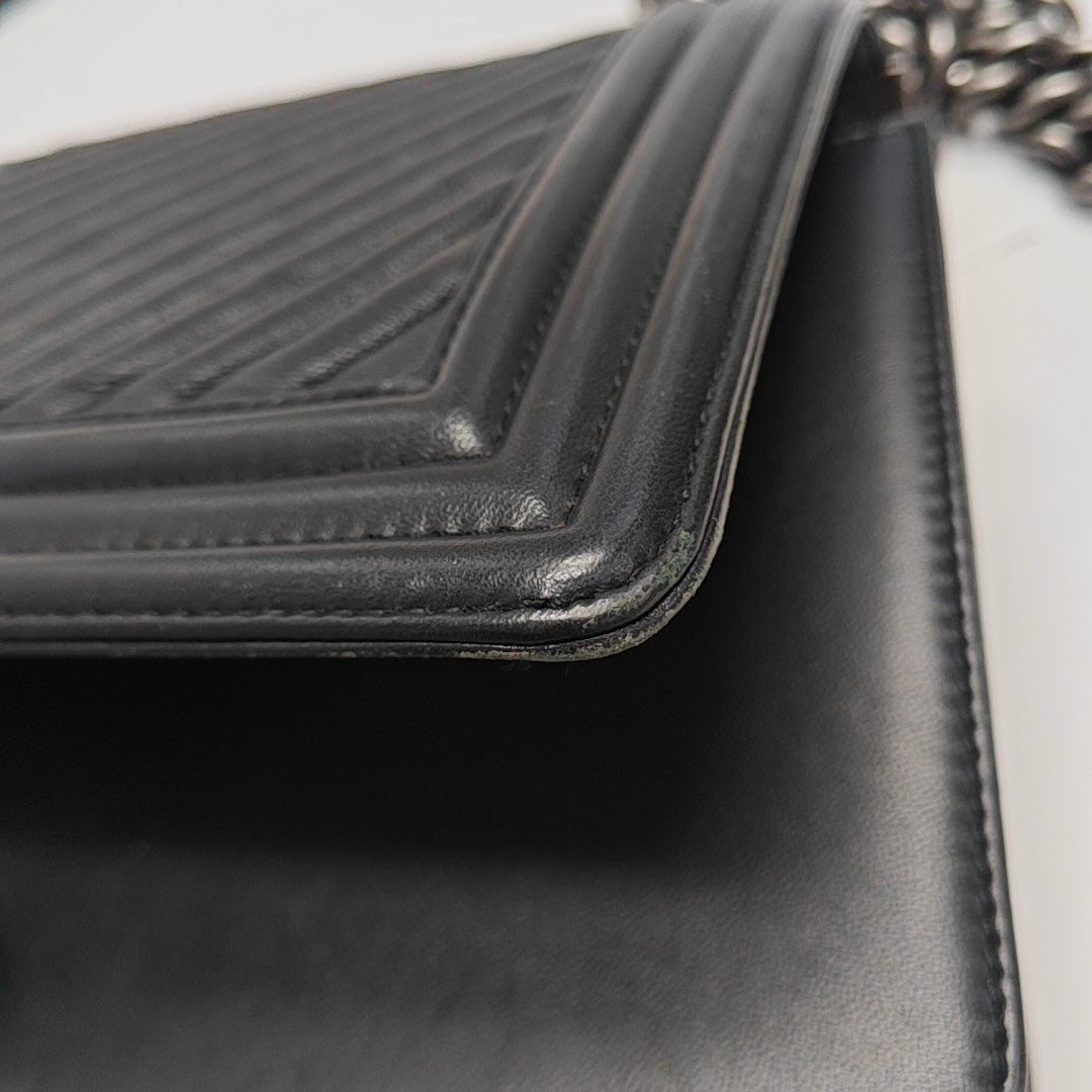 BOY CHANEL Medium Chevron Lambskin Black