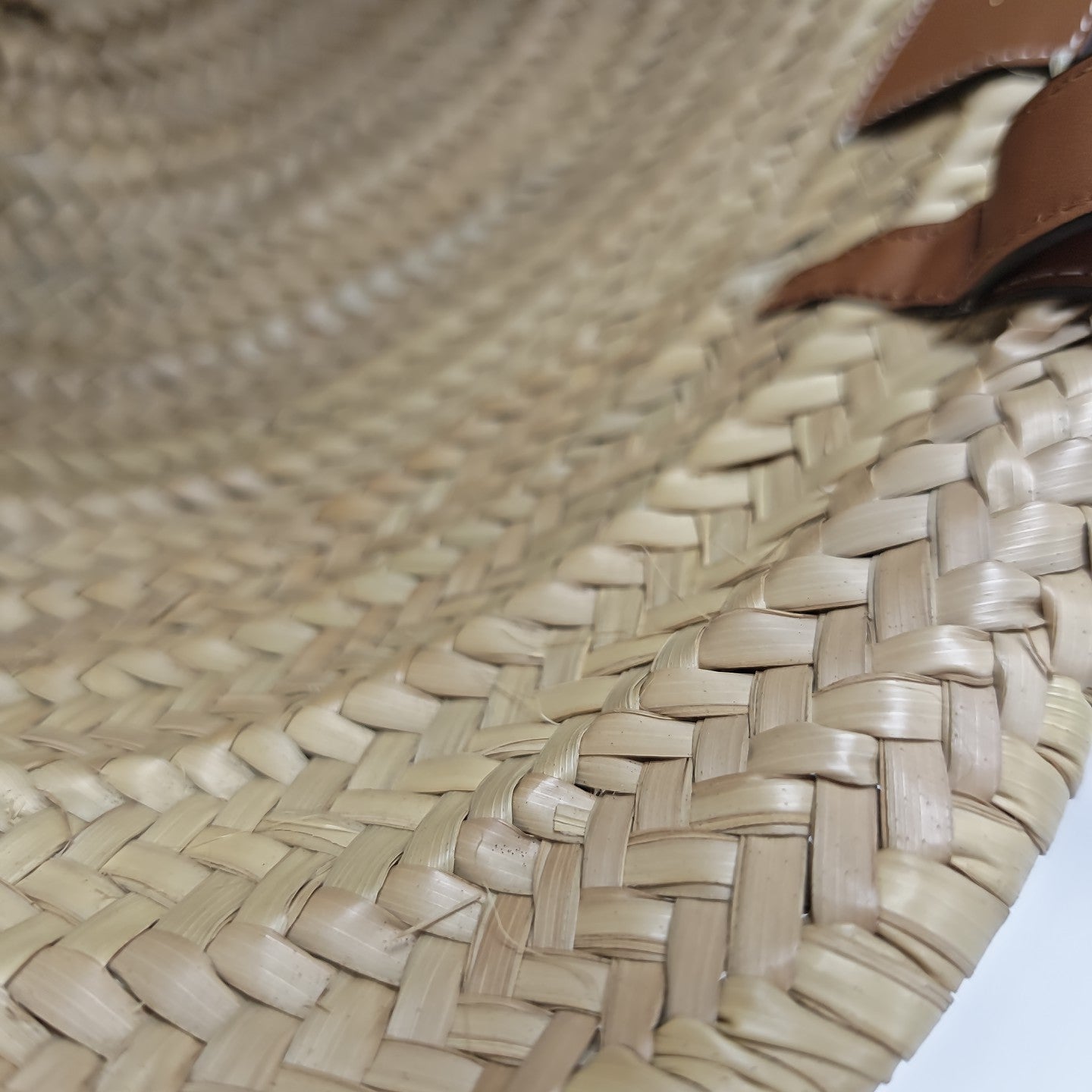 TRIOMPHE CLASSIC Medium Quilted Straw Beige