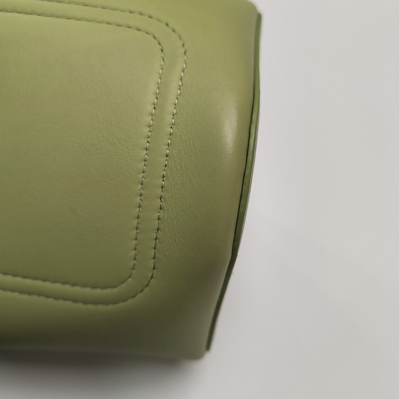 Pebble Bucket Calfskin Green