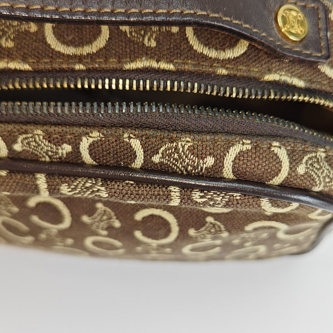 Canvas Brown
