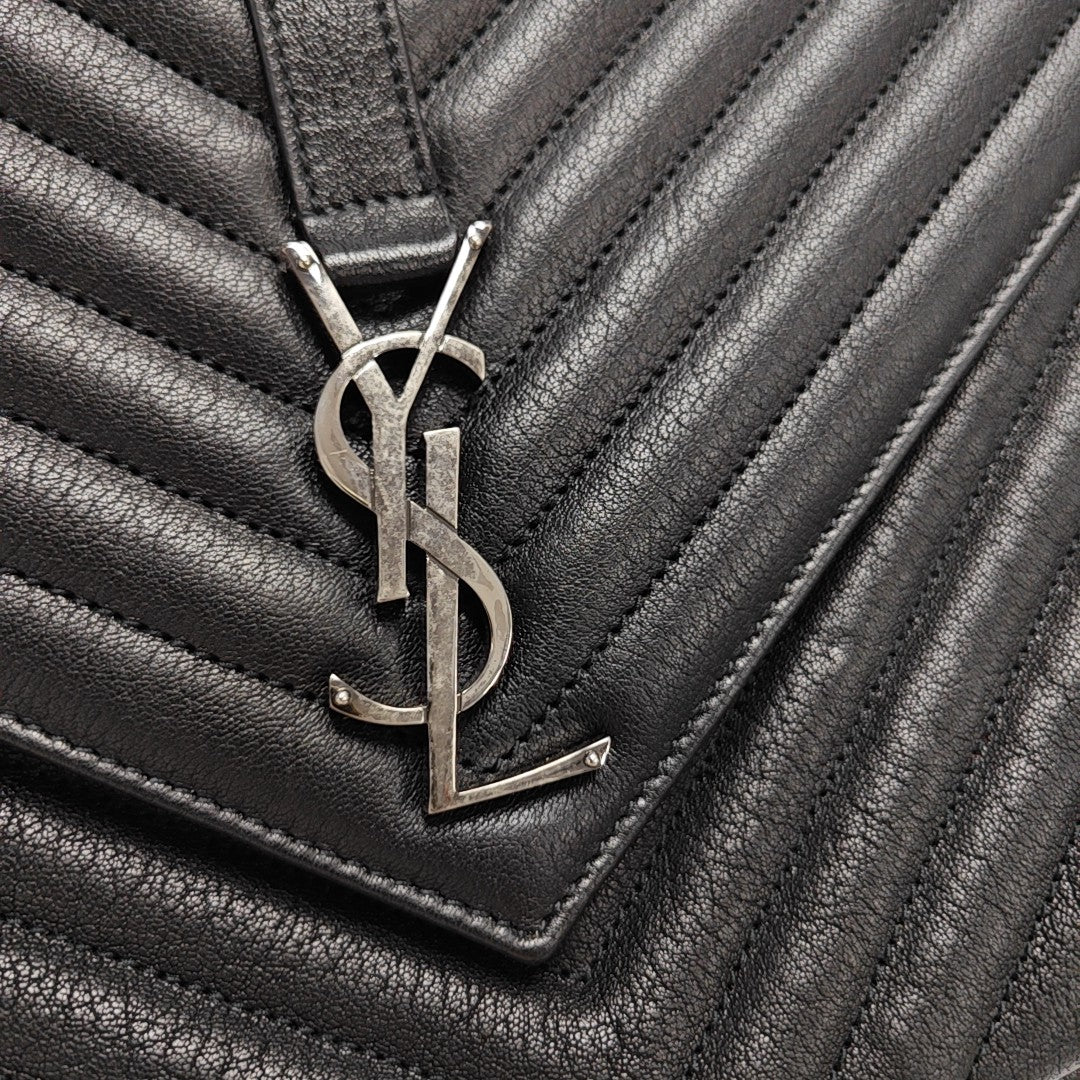 COLLEGE Chevron Lambskin Black