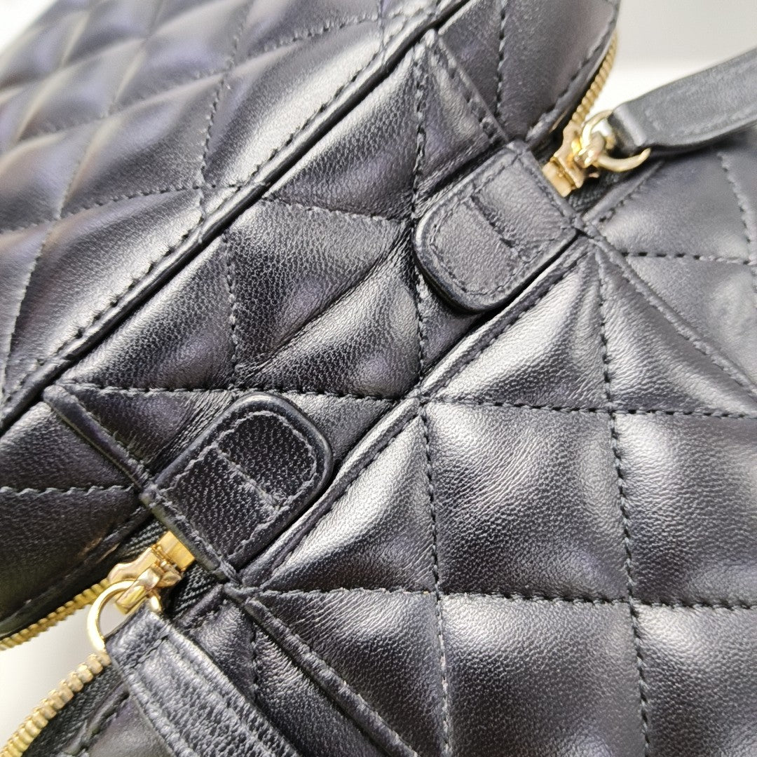 VANITY CASE Small Quilted Lambskin Black