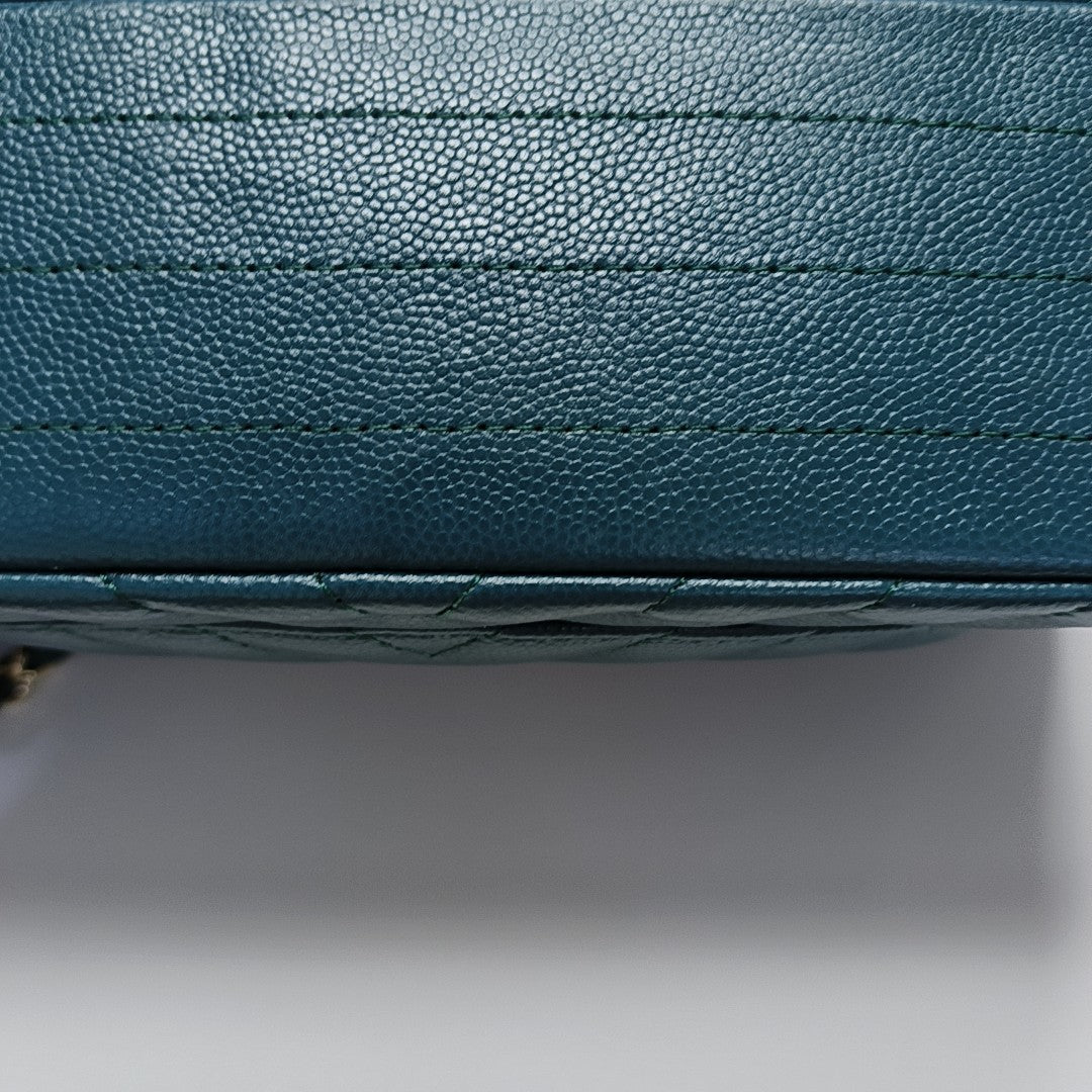 CLASSIC FLAP Medium Chevron Grained Calfskin Green