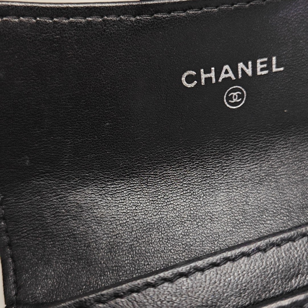 CLASSIC FLAP Quilted Lambskin Black Card Holder