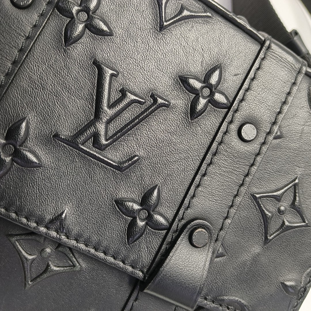 TRUNK Calfskin Black