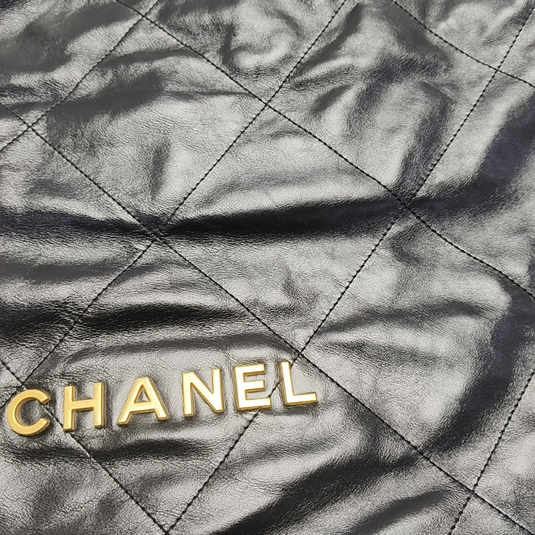 CHANEL 22 Large Quilted Calfskin Black