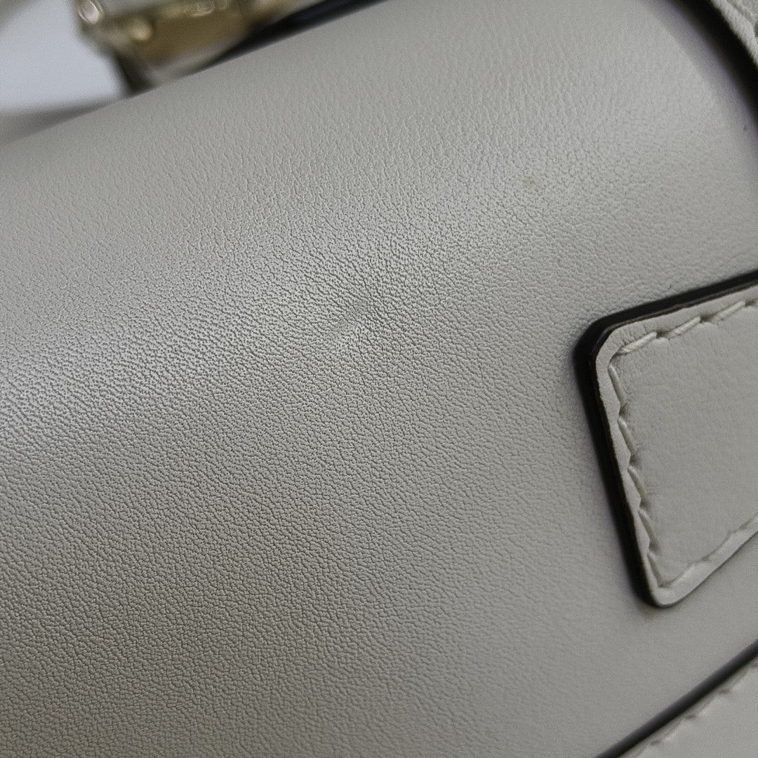 Stirrup Calfskin White