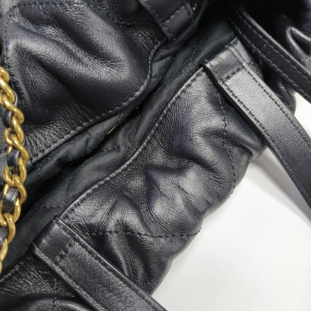CHANEL 22 Small Quilted Calfskin Black
