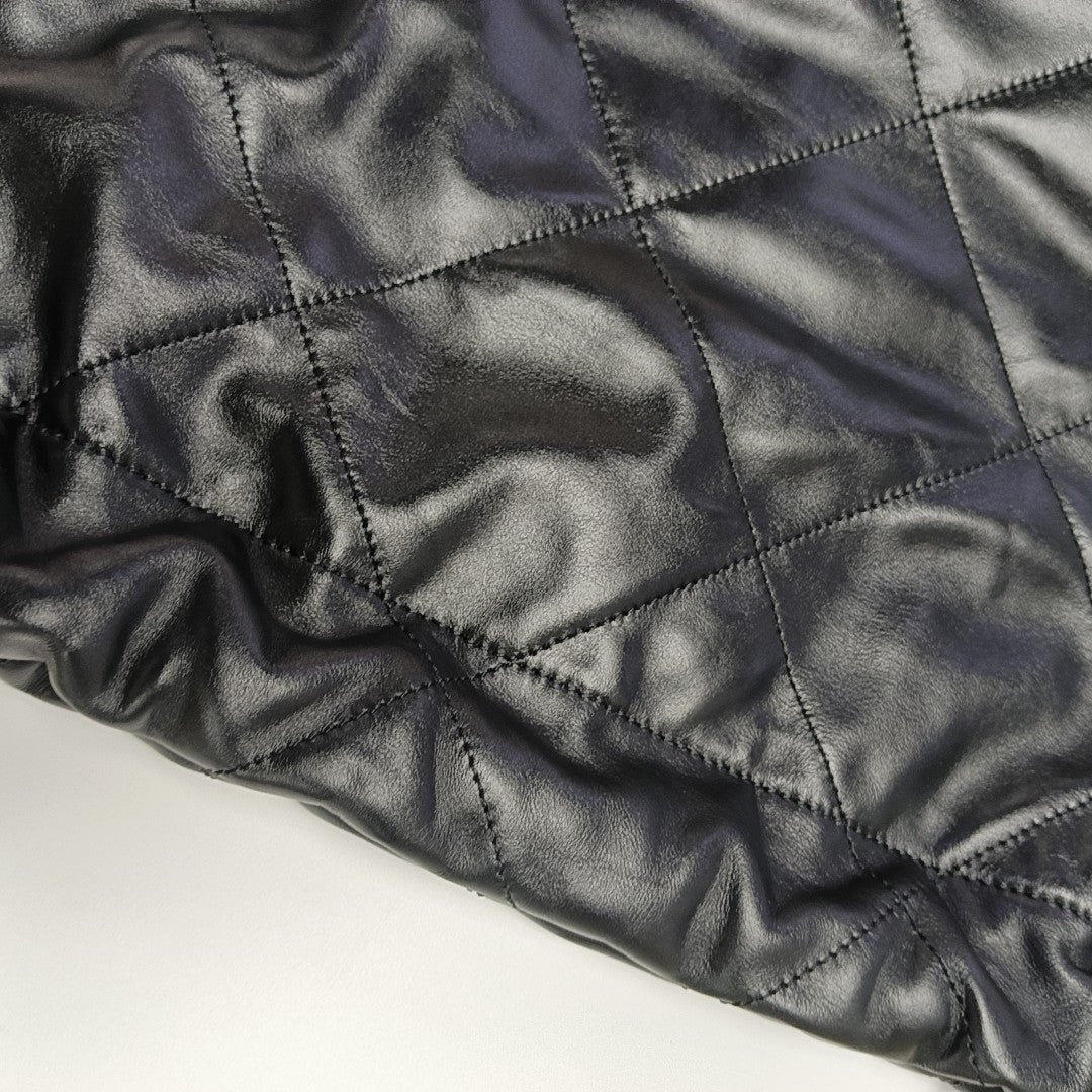 CHANEL 22 Small Quilted Calfskin Black