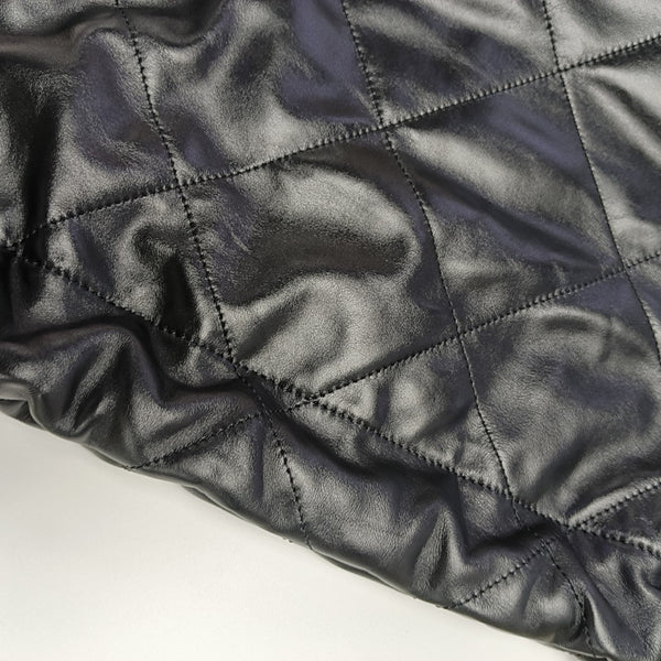 CHANEL 22 Small Quilted Calfskin Black