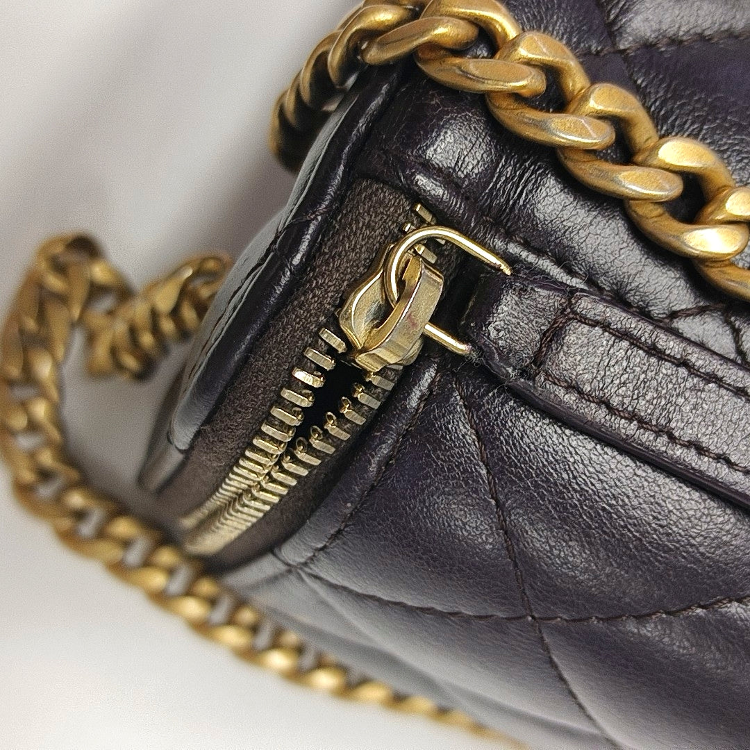 Authenticated pre-owned  VANITY CASE Quilted Lambskin Black - Crossbody Bag at Looply