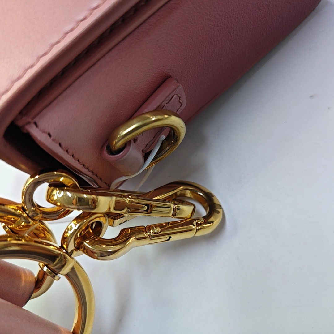 Authenticated pre-owned  30 Montaigne Calfskin Multicolor - Shoulder Bag at Looply