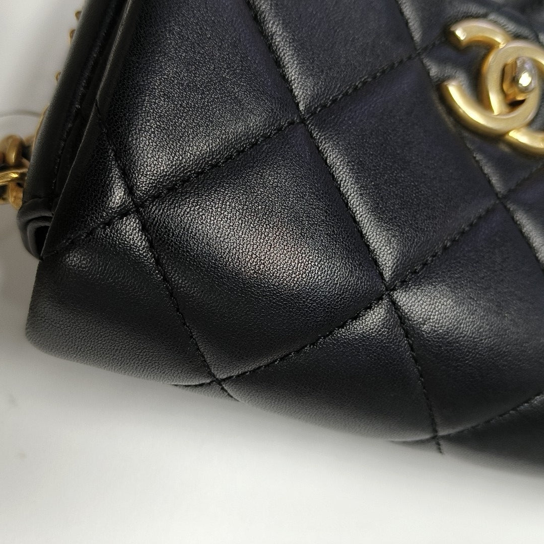 Quilted Lambskin Crossbody Bag Black