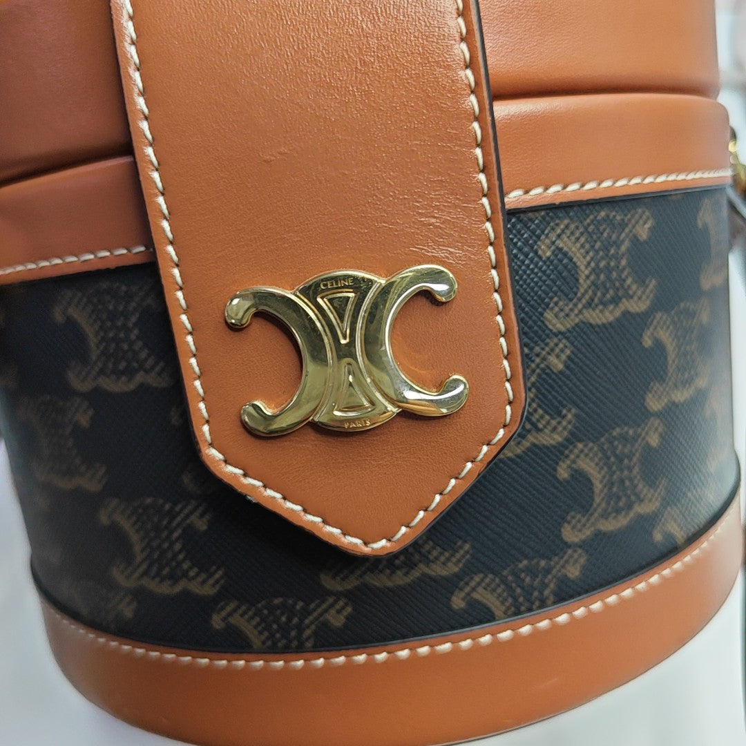 Authenticated pre-owned  TRIOMPHE Medium Coated Canvas Brown - Shoulder Bag at Looply