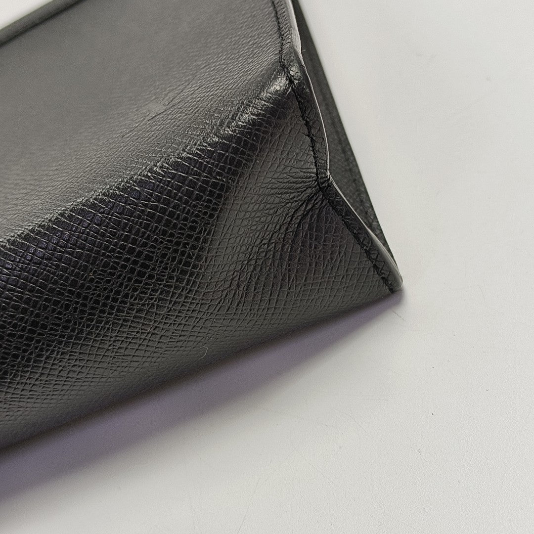 Pochette Voyag MM Calfskin Black