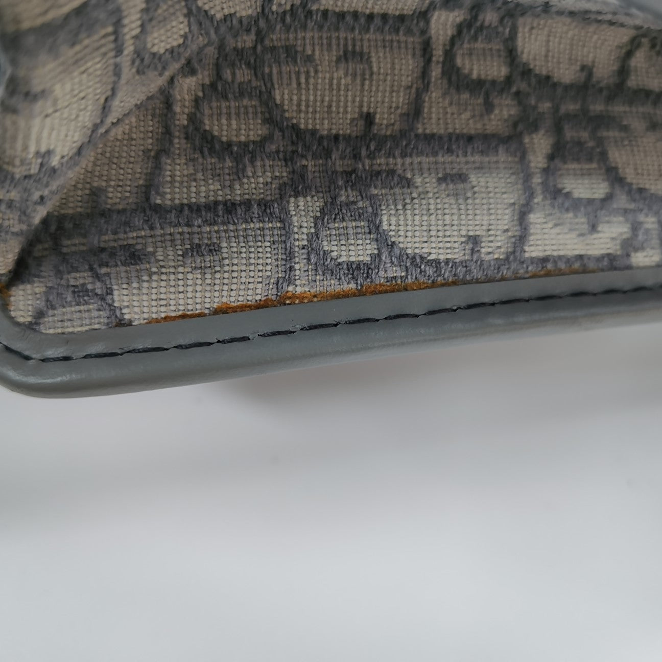 30 Montaigne Oblique Canvas Gray