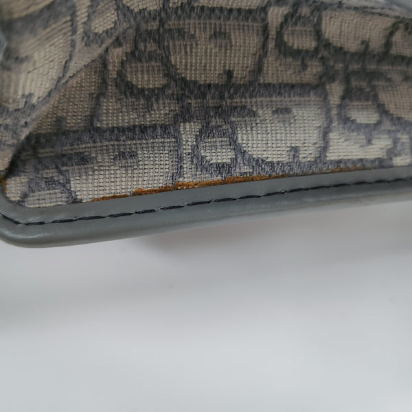 30 Montaigne Oblique Canvas Gray