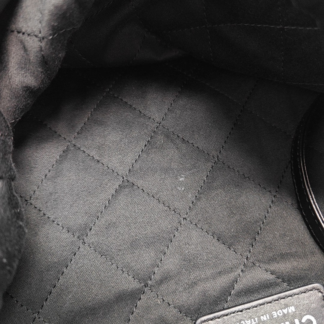 CHANEL 22 Medium Quilted Calfskin Black