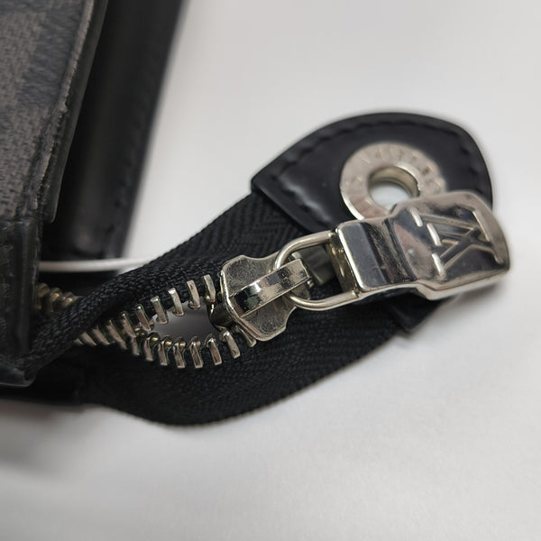 Pochette Voyag MM Damier Graphite Coated Canvas Gray