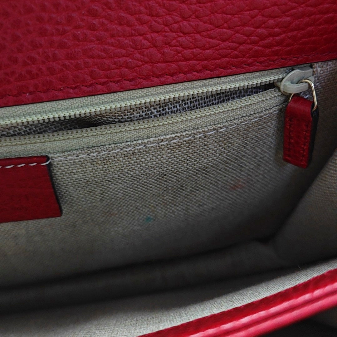Authenticated pre-owned  Interlocking G Large Calfskin Red - Shoulder Bag at Looply
