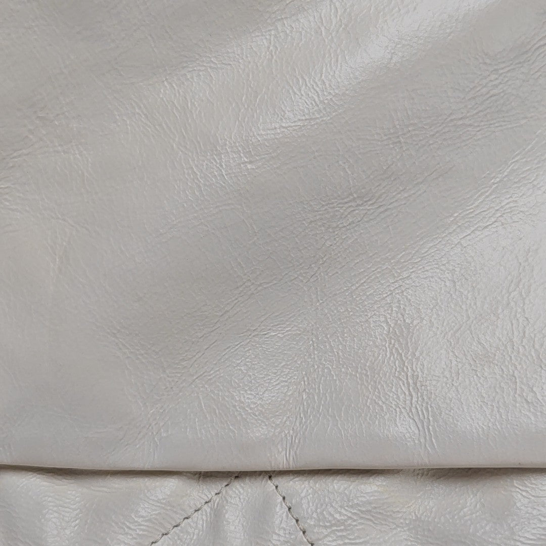 CHANEL 22 Medium Quilted Calfskin White