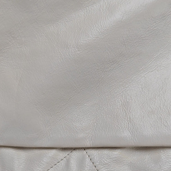 CHANEL 22 Medium Quilted Calfskin White