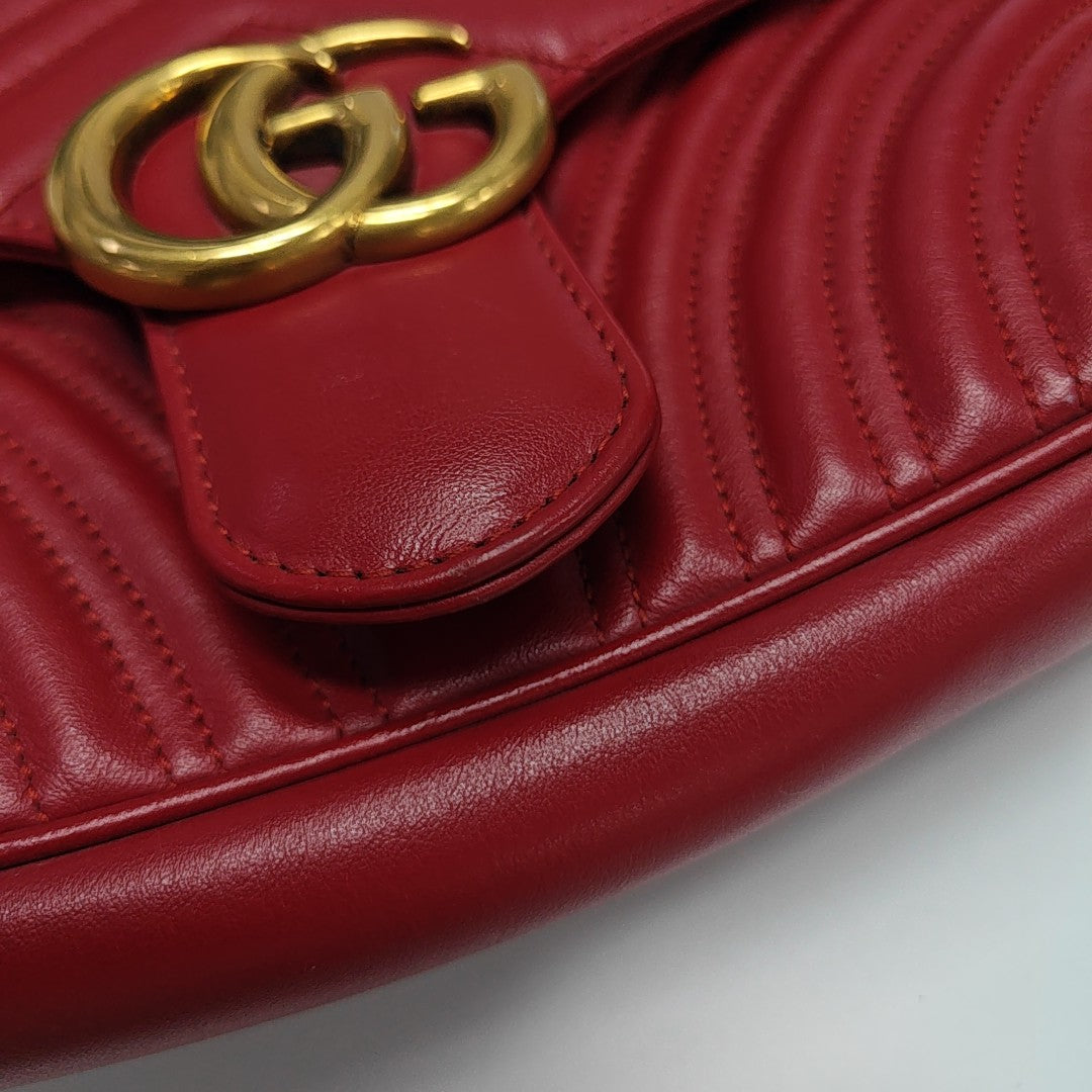 Authenticated pre-owned  GG Marmont Medium Quilted Calfskin Red - Shoulder Bag at Looply