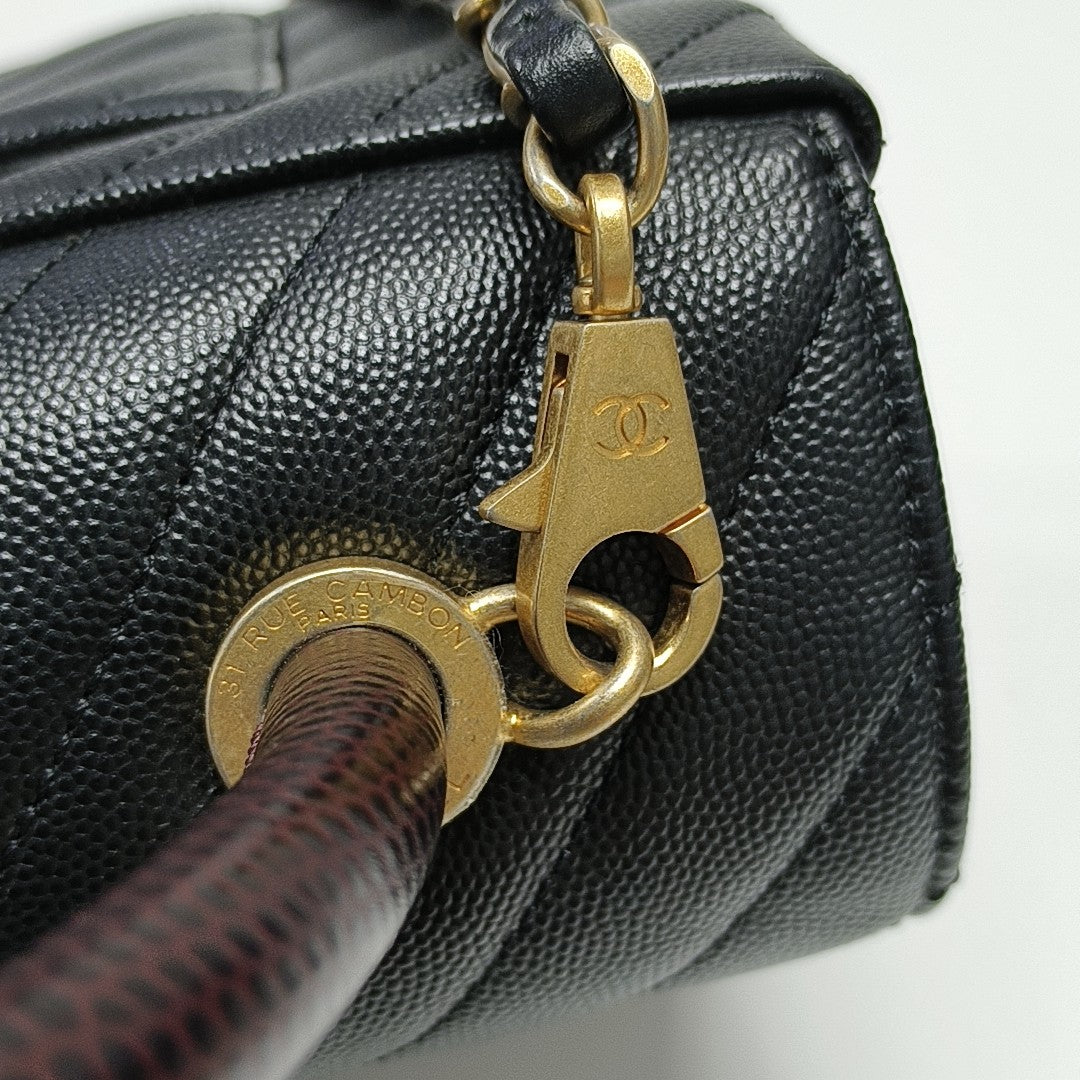 COCO HANDLE Medium Chevron Grained Calfskin Black