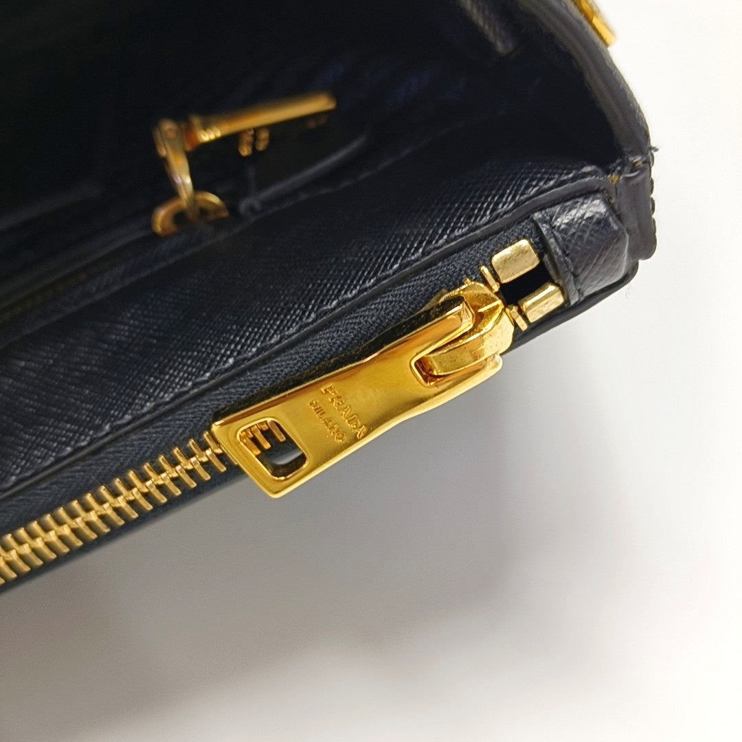 Galleria Medium Saffiano Calfskin Black