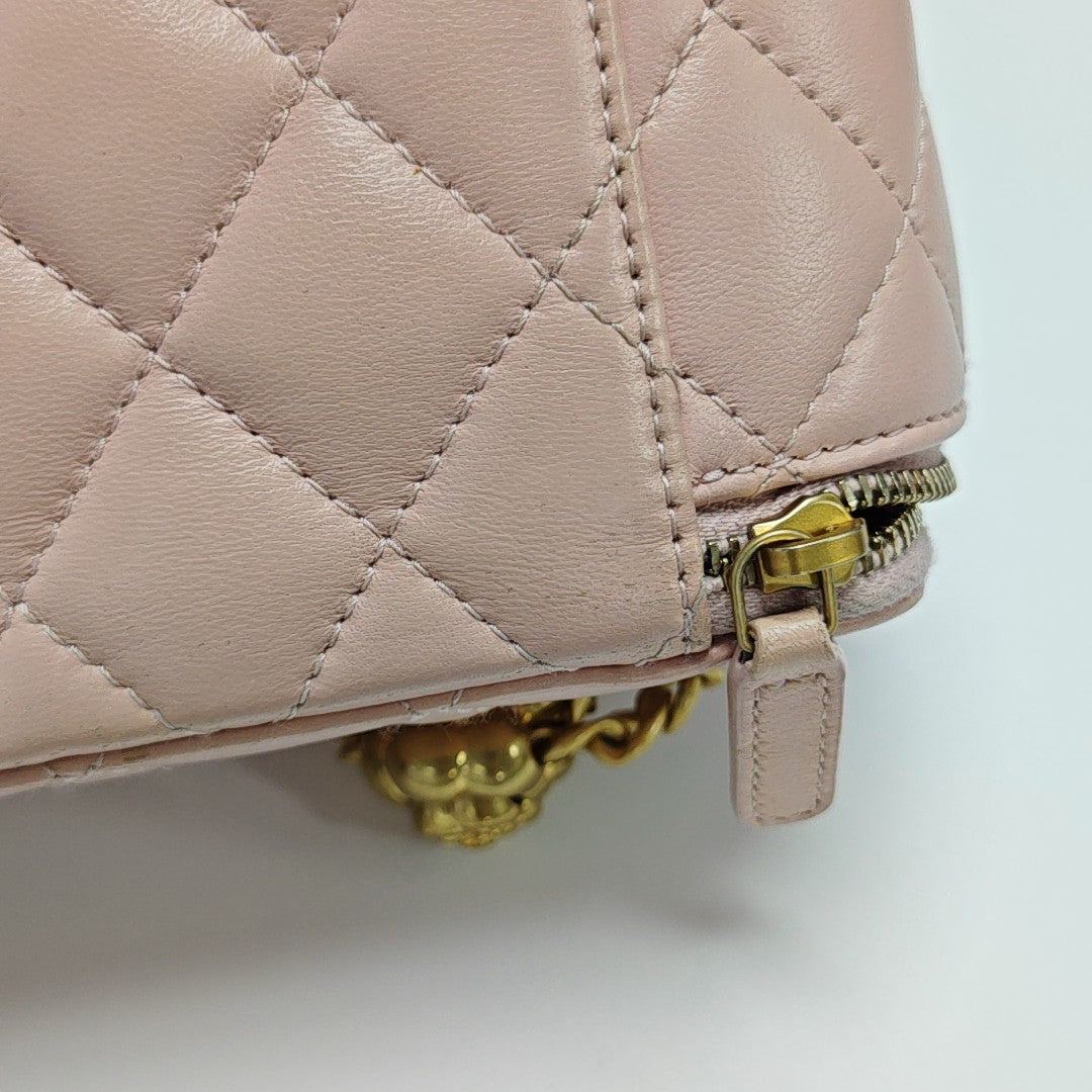 VANITY CASE Small Quilted Lambskin Pink
