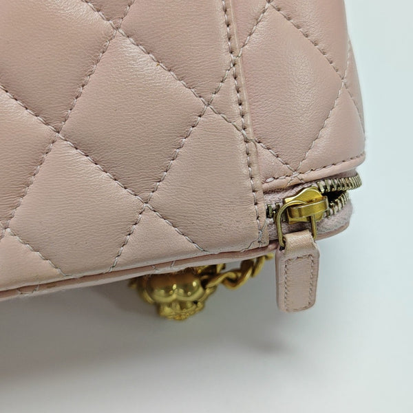 VANITY CASE Small Quilted Lambskin Pink