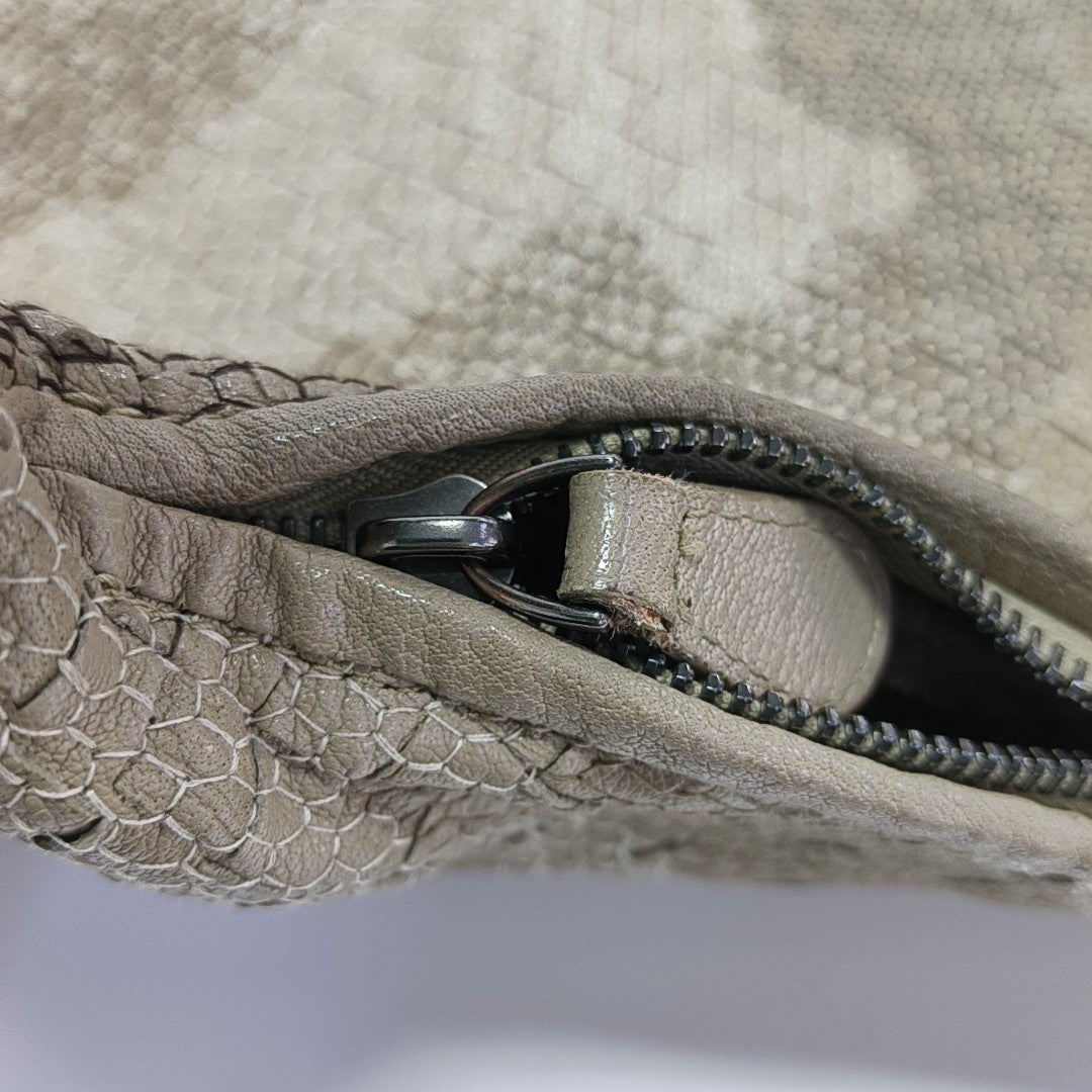 Veneta Calfskin Gray